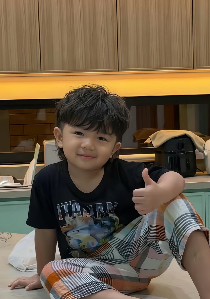 anotherofpiya's tweet photo. ANJIRRR ABE JADI GANTENG GINI https://t.co/7J8LII3nNi