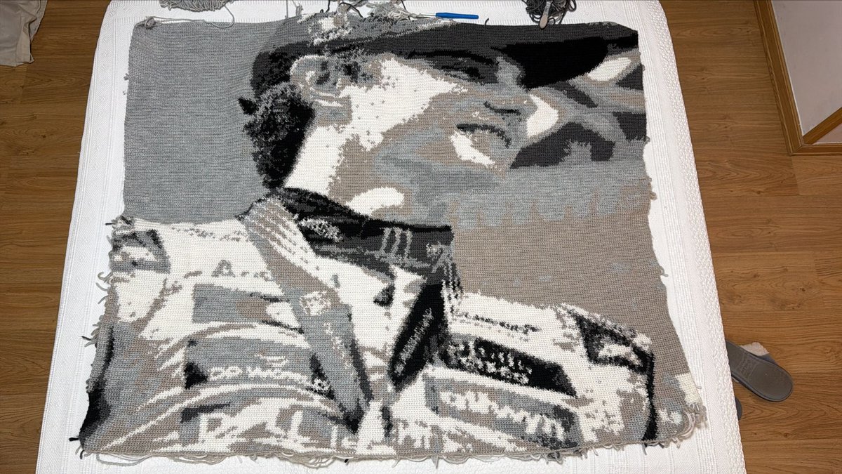 ferprobanza's tweet photo. @OscarPiastri @ONEflightIntl Hi Oscar! My niece made this tapestry crochet for you. She wants 2 tickets for Madrid F1 11-13 sept in exchange. She’s been making since January. https://t.co/TaLnufLJq8