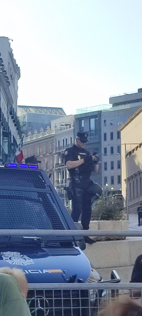 GuillermoRocaf1's tweet photo. Este es el JEFE del OPERATIVO UIP de la @policia que ha GASEADO cruelmente a miles de españoles en la Manifestación a favor de CEUTA en MADRID ⚠️😱👇

Le conocemos muy bien en el @atleti por GASEARNOS múltiples veces en el Metropolitano. Es un PSICÓPATA muy peligroso 🎯

Es tan imbécil que hace bolos televisivos con El Chiringuito ✅

El mismo ha expuesto su cara en público ✅
 https://t.co/xkzY3ExbDp