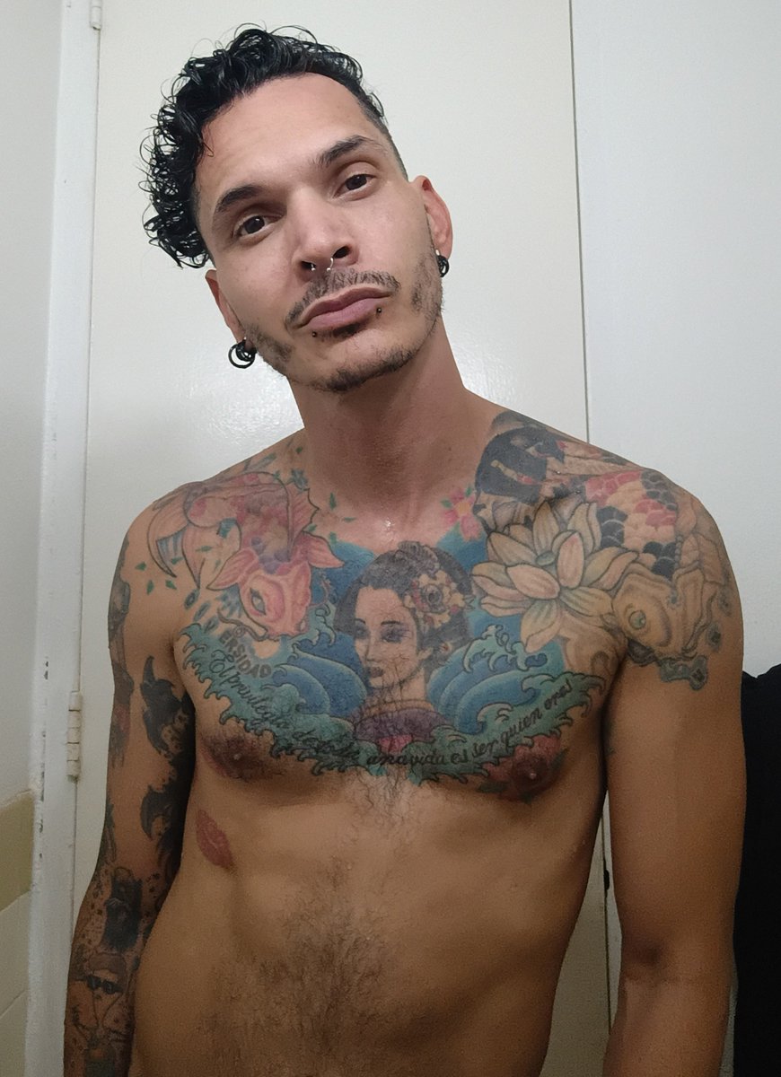 ovyper787's tweet photo. chchchchaaannngeeesssss.... Becky with the good hair temporary 😎✨ #freshhaircut✂️ #changes #vueltas #jayao #WednesdayVibe 🌈👽 https://t.co/kaQiN4qivA