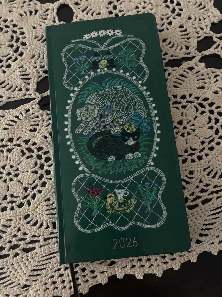 lambkin222's tweet photo. @belovedfrodo aw omg i did too!! did you get the green one? it's my first hobonichi and even though i'm excited for a new one i'll miss always seeing this design! her weeks for this year is also so so cute https://t.co/HQo5uUv2tn