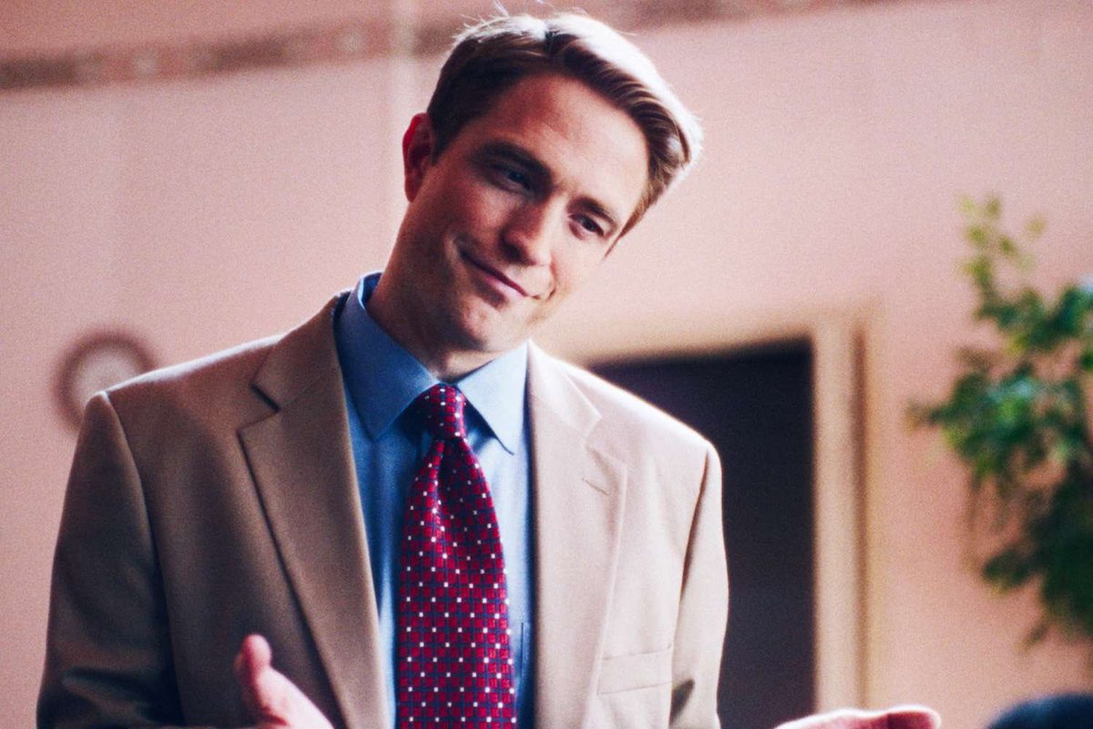 DiscussinCheese's tweet photo. Robert Pattinson says he learned how to do Chris Hansen's voice for ‘PRIMETIME’ by repeating 'you see how this looks, right?' out loud 3 hours each day.

“I’m wandering around the streets saying the line &amp; people are incredibly confused with what’s going on.

Source: @gqindia https://t.co/f0xxtaFa7P