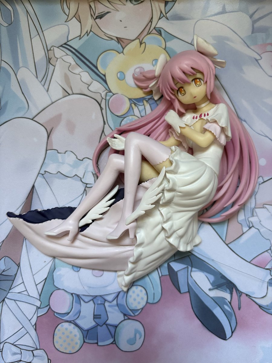 IchiShoko's tweet photo. It also came with a Madoka with a broken pigtail :(( that it doesn't come with so ima have to sculpt her a new one or she's gonna be half bald but she's still cute :3!! https://t.co/twxo1hk8Tb