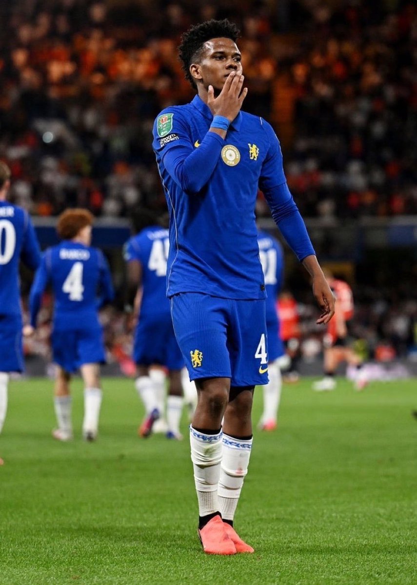 ChinoUTD's tweet photo. 🚨 Thiago Silva on Estevao’s situation at Chelsea under Xabi Alonso:

🗣️ Thiago Silva: “I spoke with Estevao recently. I told him, ‘Don’t panic because you’ve sat on the bench for a few games. You’re 19 years old at Chelsea, not 29 and running out of time.’

He wants to play centrally. I understand that because when you watch him with the ball, you understand why. But then I told him, ‘Look at who is playing there. Palmer is there, Rogers can play there. Are you asking the coach to remove them because you’re talented?’

At Palmeiras, everybody already knew who Estevao was. At Chelsea, he has to make them know again.

He told me he doesn’t want to change his game or become bigger just because people say the Premier League is physical. I said, ‘Good. Don’t wake up tomorrow trying to become Adama Traore.’

That’s not why Chelsea bought him. They bought the boy who receives the ball and wants to dribble past somebody. Keep that. But also understand Xabi has to win football matches.

The best young players sometimes think the manager has to find a place for them. No. Make it impossible for him not to.

If Estevao gets 20 minutes, make the next team selection uncomfortable for Xabi. If he gets 30, make people ask why it wasn’t 60. Eventually you stop asking where you fit in the system because the manager starts changing the system to fit you.

That’s what I would tell him. Don’t fight Palmer. Don’t fight Neto. Don’t fight Xabi Alonso.

Fight the idea that Chelsea can be better without you on the pitch.”