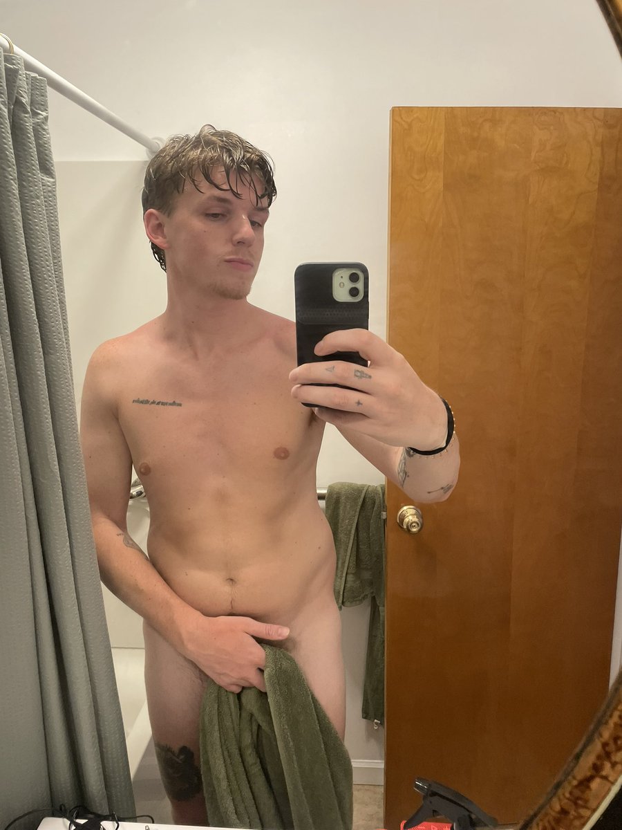 YungDerin's tweet photo. Remove the towel or nah https://t.co/nZOES1dccL