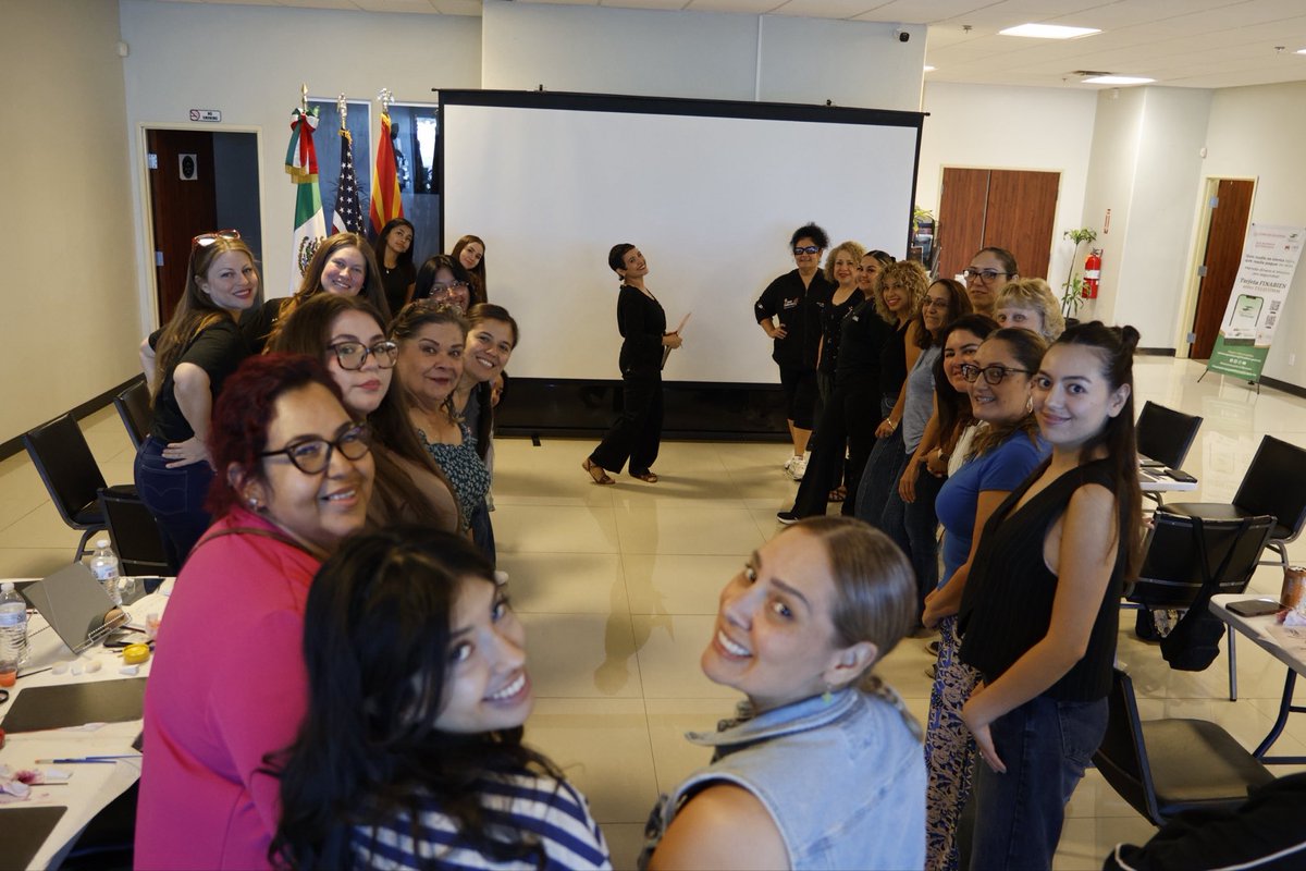 ConsulMexDou's tweet photo. Como parte del Programa de Promoción Cultural, #ConsulMéxDouglas impartió un taller sobre la evolución de la Catrina. Se abordó cómo su indumentaria, maquillaje y colores reflejan el sincretismo y la cosmovisión mexicana sobre la vida y la muerte.
#LaCatrina #DíaDeMuertos https://t.co/Ff3pMMJxvw
