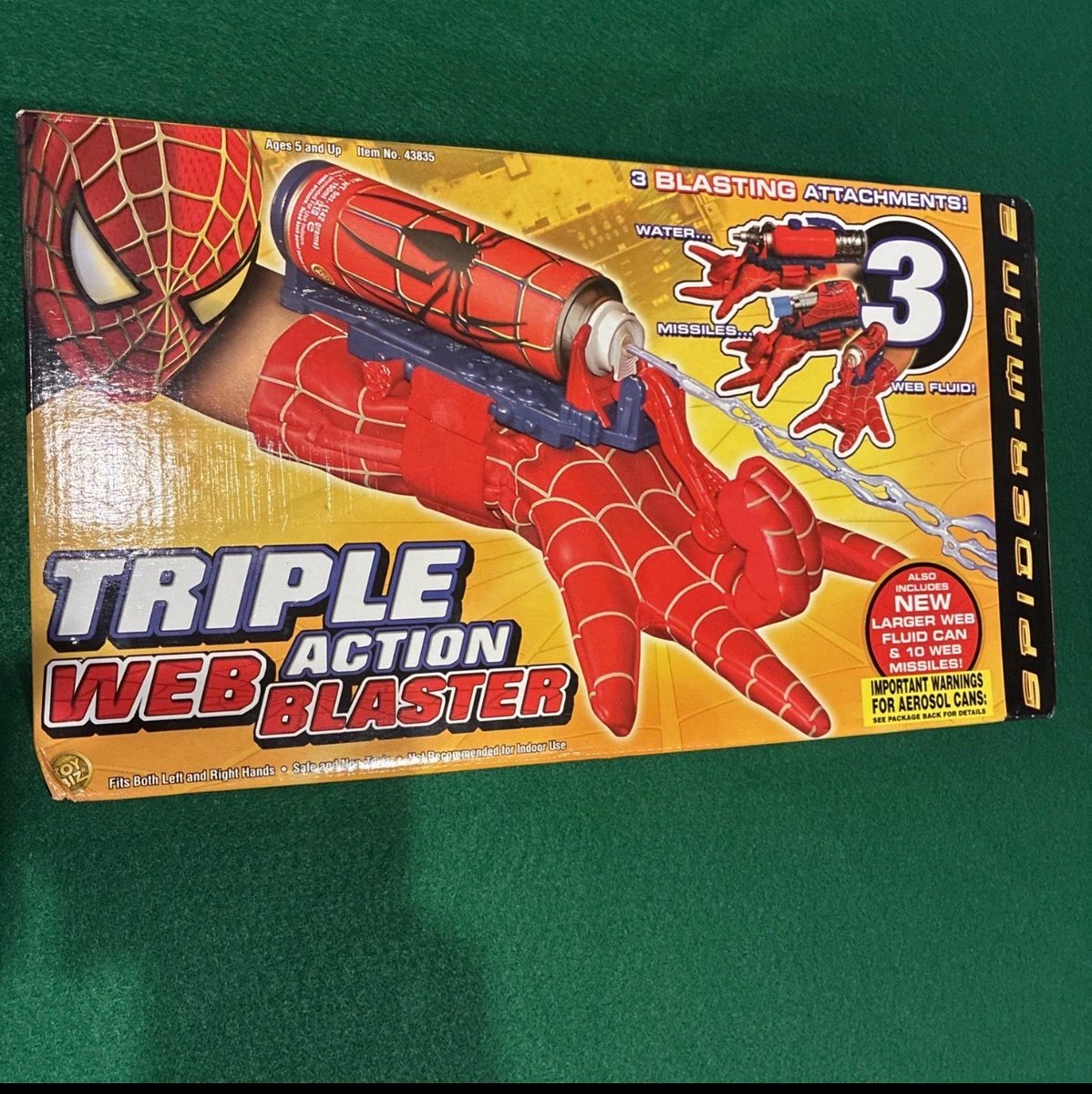 NostalgiaYZ's tweet photo. Spider-Man had 2000s kids in a chokehold. https://t.co/jvWlx6MWn4