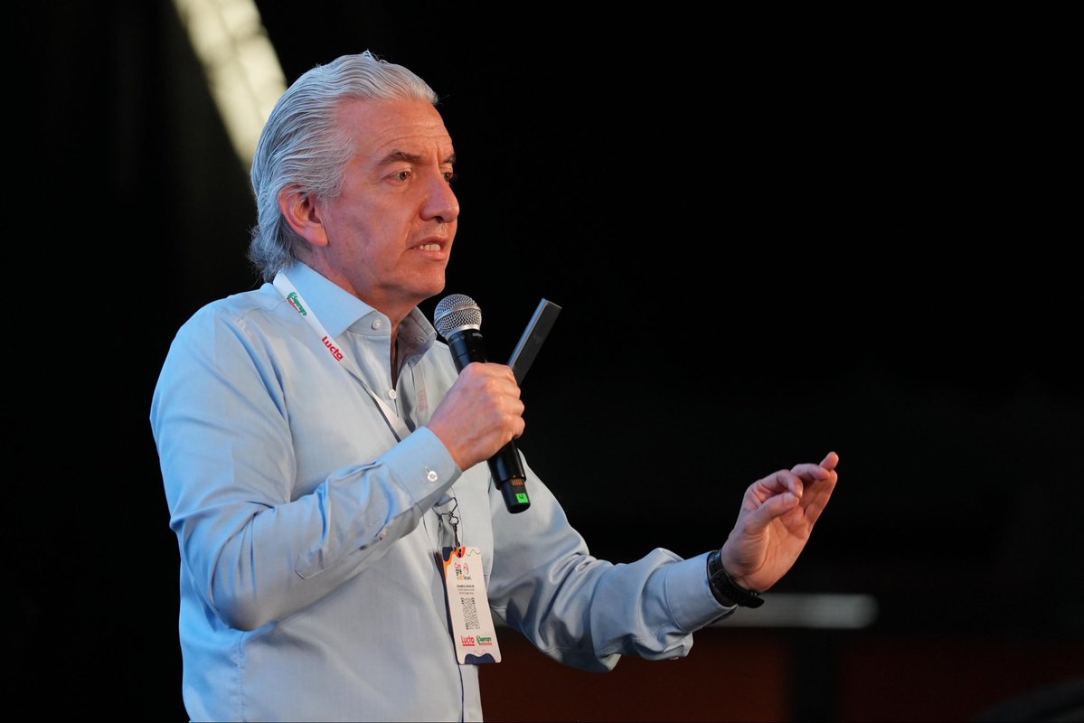 FenaviColombia's tweet photo. Mauricio Reina nos acompañó en el XXII Congreso Fenavi 2026 con su charla “Bienes exentos como motor de la formalización del campo colombiano”, una conversación clave para entender los retos y oportunidades de la avicultura colombiana. https://t.co/wMbHmuT8VP