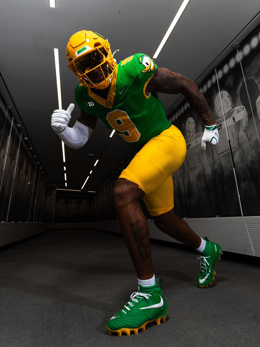 oregonfootball's tweet photo. Set the tone. #GoDucks https://t.co/lewx9Q7jos