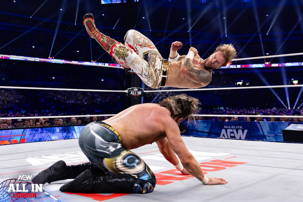 WillToSoar's tweet photo. People who have beaten me, people I’ve beaten, people who’ve pushed me to become better. Then Mox handed me that British flag. Mate… how do you even put that into words? I’m walking to the biggest match of my life and I’m literally walking past the people who helped create me. https://t.co/5PVGMMDUsn