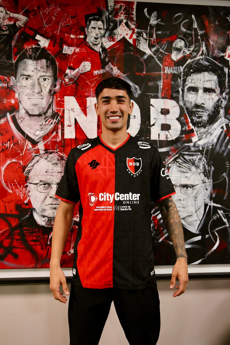 Newells's tweet photo. Santi Solari ya es Leproso 👊🏼

¡Vamos con todo! ❤️🖤 https://t.co/RIkDt2ut0j
