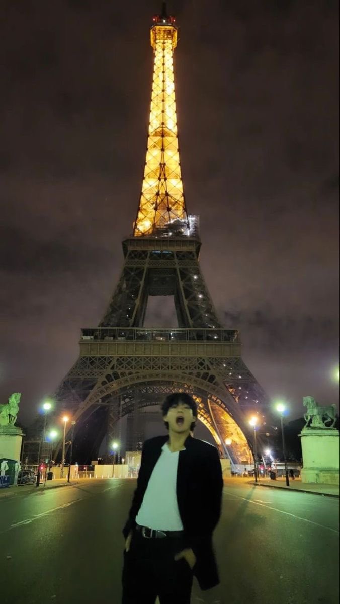 thvohyul's tweet photo. 📍 pont d’léna https://t.co/OBfDGQsWKy