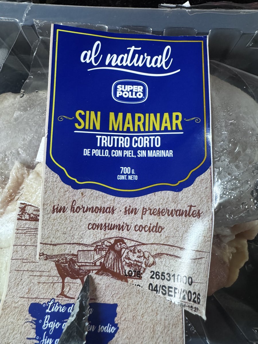 marifrancita's tweet photo. Una vergüenza @AgrosuperSA un asco su pollo sin hormonas, con fecha de vencimiento 4 de septiembre, podrido, realmente asqueroso!🤮 @SeremiSaludRM @Unimarc https://t.co/eCmtbsYPOo
