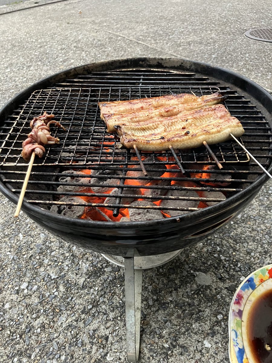 satrun54's tweet photo. #メタボの会 は知らぬ間にギックリ腰になった為欠席

今朝、豊洲からの帰り道に野生のCHINIさん発見
小江戸大江戸T着てらしたので間違い無いはずw

今晩は久々に家族5人集まるっての食事
これから色々と準備します

勿論今日も走りません
#我が家は関西風  #蒸さないから楽 https://t.co/9FCZ8cVuPW