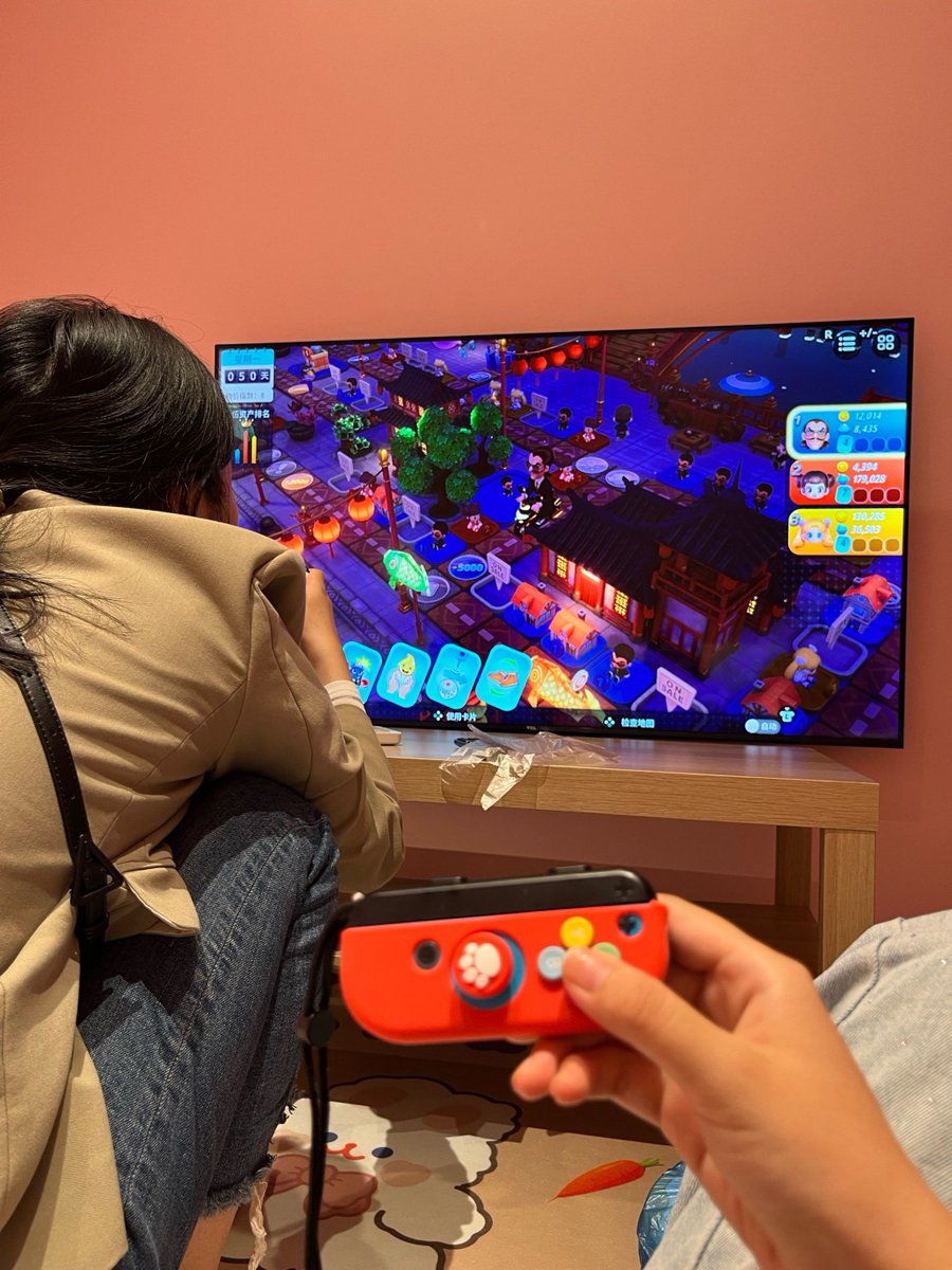 melisyldrm17's tweet photo. My daily gaming routine: grinding levels, grabbing a snack, and losing one more round before calling it a night. So chill, so satisfying! https://t.co/PYkrkzCBwP