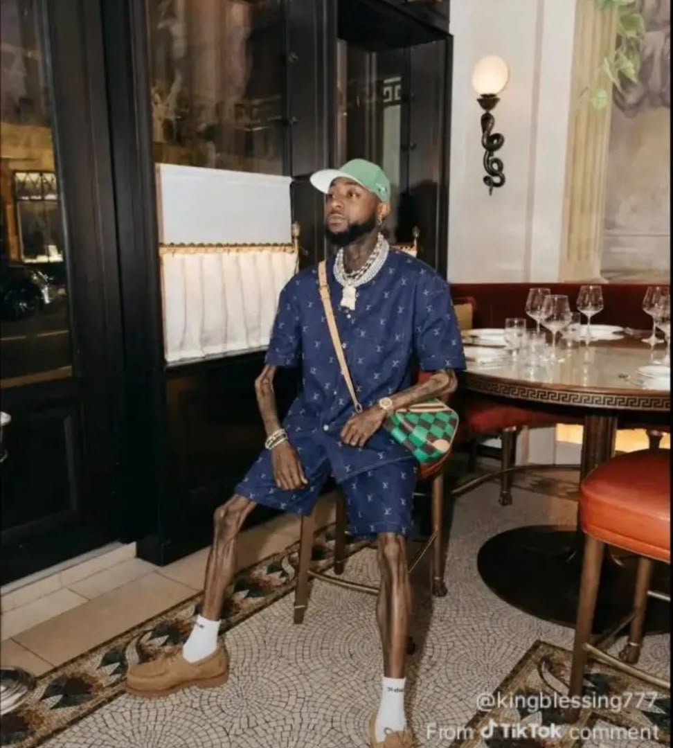 DONGEE120's tweet photo. @davido Omo This Guy dey go through a lot because of streams dedication 😂🐸. https://t.co/Hu4mEhyEE2