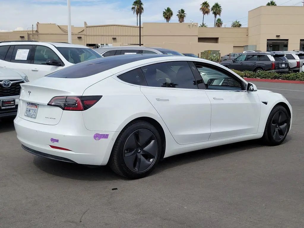 banton94414's tweet photo. Used 2018 Tesla Model 3 Long Range

$15,750
Mileage: 86,909 miles

Features &amp; Specs:
White exterior
Black interior
Electric fuel type
Long Range battery
Up to 310 miles EPA-estimated range
All-Wheel Drive (AWD)
1-Speed Automatic transmission
Level 2 charging: approximately 10 hrs https://t.co/dpJLEgRd1h