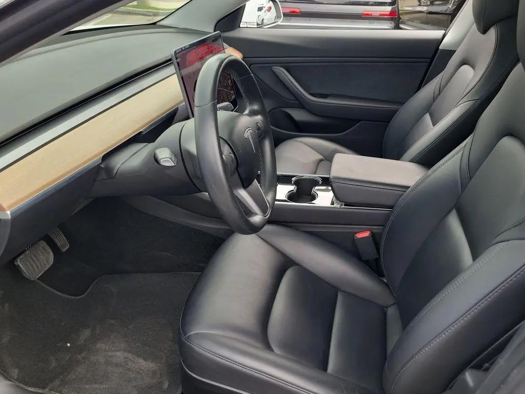 banton94414's tweet photo. Used 2018 Tesla Model 3 Long Range

$15,750
Mileage: 86,909 miles

Features &amp; Specs:
White exterior
Black interior
Electric fuel type
Long Range battery
Up to 310 miles EPA-estimated range
All-Wheel Drive (AWD)
1-Speed Automatic transmission
Level 2 charging: approximately 10 hrs https://t.co/dpJLEgRd1h