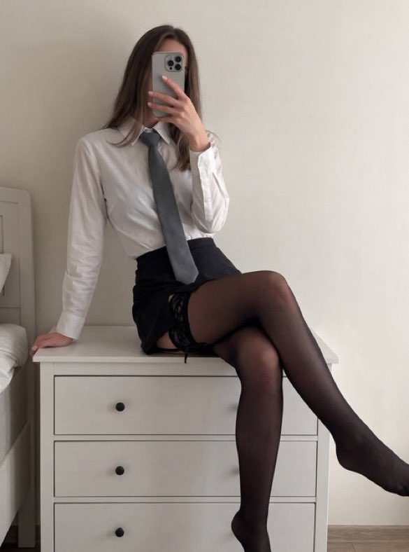 BzdylMiss's tweet photo. Your favourite secretary https://t.co/5Oq9vsh32W