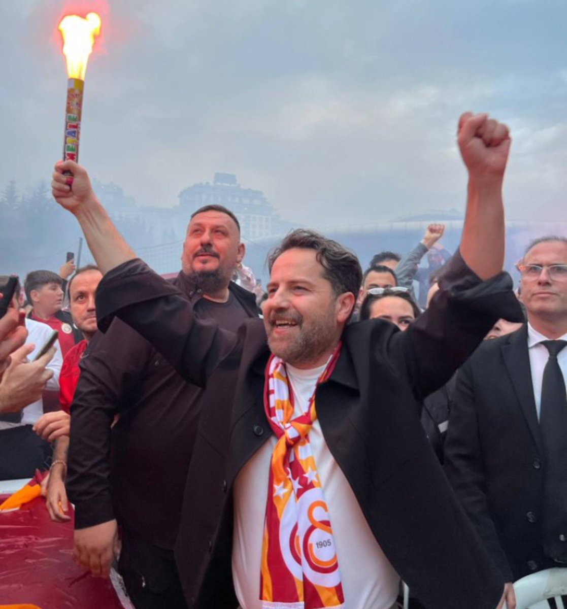 GalaParcali's tweet photo. Galatasaray başkanlığını sen hak ediyorsun https://t.co/DKRTC95IPi