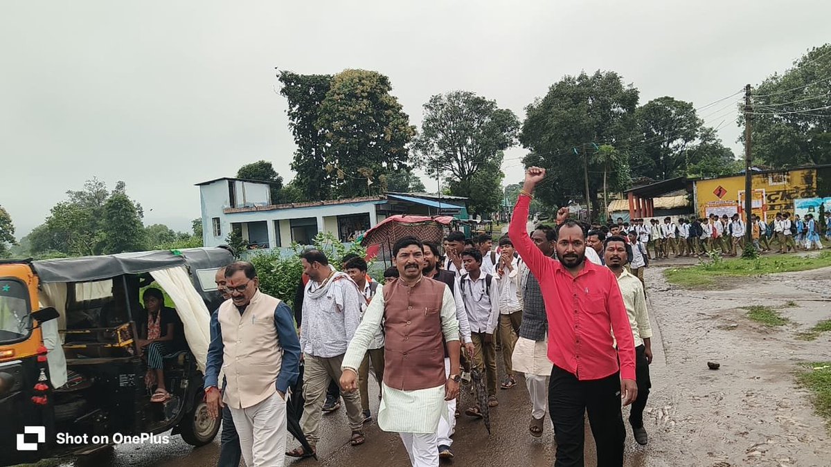 PankajTekam0788's tweet photo. आज डिण्डौरी जिले के विकासखंड अमरपुर स्थित पीएम श्री शासकीय उच्चतर माध्यमिक विद्यालय, निघोरी में छात्र-छात्राओं को संबोधित कर उनके उज्ज्वल भविष्य के लिए शुभकामनाएं दीं।
#SantRavidas #SamrastaSankalpAbhiyan #Dindori #SamajikSamrasta https://t.co/05SbQjdsqv