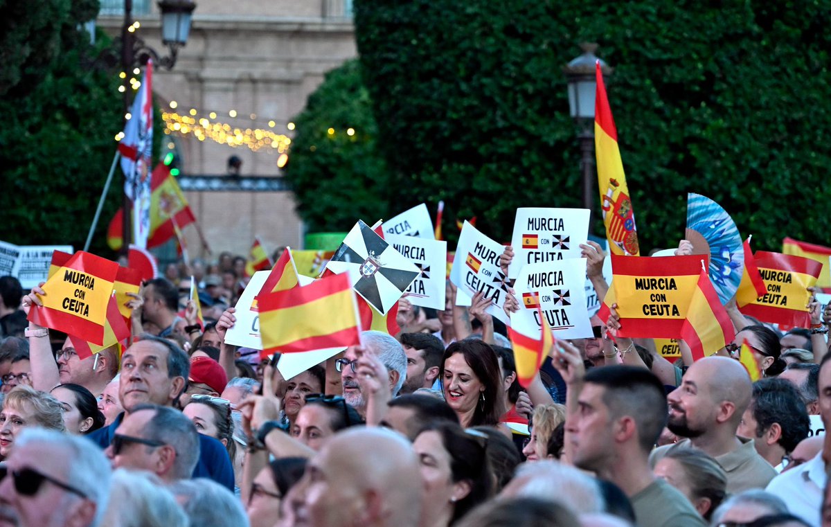 DiegoAviles_'s tweet photo. Cuando una parte de España necesita ayuda, el resto responde 

🇪🇸 Murcia con Ceuta https://t.co/MJKG3RDC5o