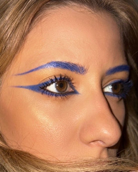 Indie5051's tweet photo. Mujer muestra cómo las mujeres del Antiguo Egipto ya usaban maquillajes que parecen modernos hasta hoy. https://t.co/jgrdzlORnB