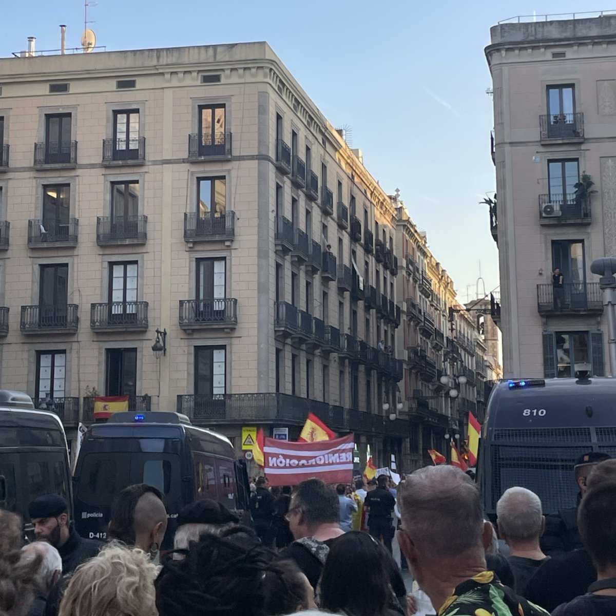 ArranBarcelona's tweet photo. Barcelona és antiracista!

Ni VOX ni AC: unitat antifeixista per una terra de tothom 💥💥💥 https://t.co/fJsjid9Te5
