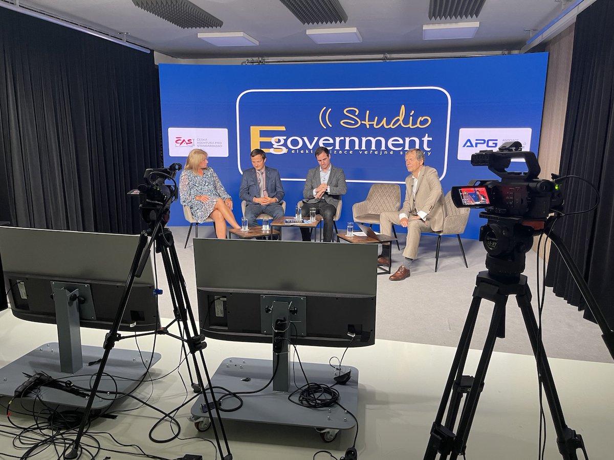 EgovernmentMag's tweet photo. PROBĚHLO PRVNÍ PODZIMNÍ STUDIO EGOVERNMENT🎥
🟨 Přinášíme foto dokumentaci a záznam ze včerejšího prvního podzimní STUDIA EGOVERNMENT
🟨 ZÁZNAM studia je dostupný na webu ➡️ https://t.co/3FoRrsjZVz
#EGmagazin
#eGovernment
#StudioEG
#BIM https://t.co/cGLNp8gBxA
