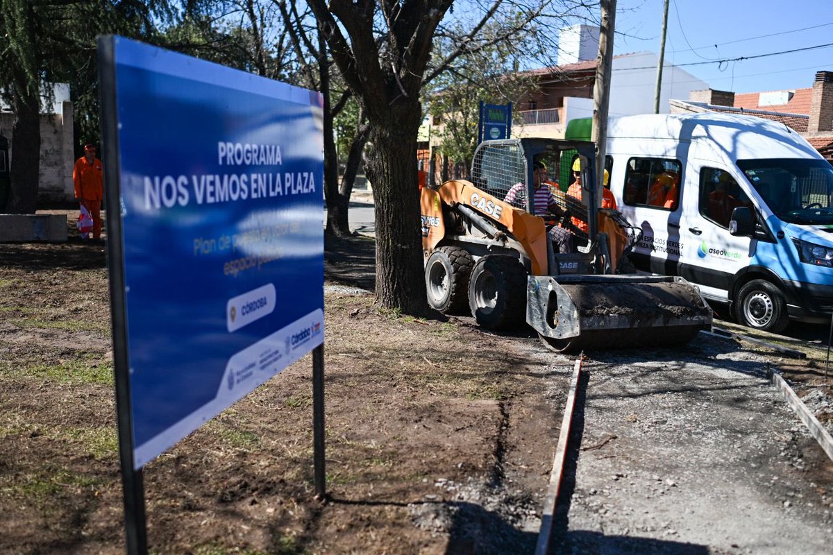 miguelsiciliano's tweet photo. ¡NOS VEMOS EN LA PLAZA EN BARRIO URCA!

Comenzamos la restauración integral de la plaza Pablo Bracamonte en #Urca, con la construcción de senderos, canteros y rampas, la instalación de nuevos juegos, luces y mobiliario y la realización de un mural. 

“Nos Vemos en la Plaza“ es una iniciativa conjunta entre la Provincia y la Muni para mejorar los espacios verdes de la ciudad, que son lugares recreación para las familias y de encuentro para la comunidad. Seguimos trabajando cada día para que el progreso en #Córdoba no pare.

#HacerParaCrecer