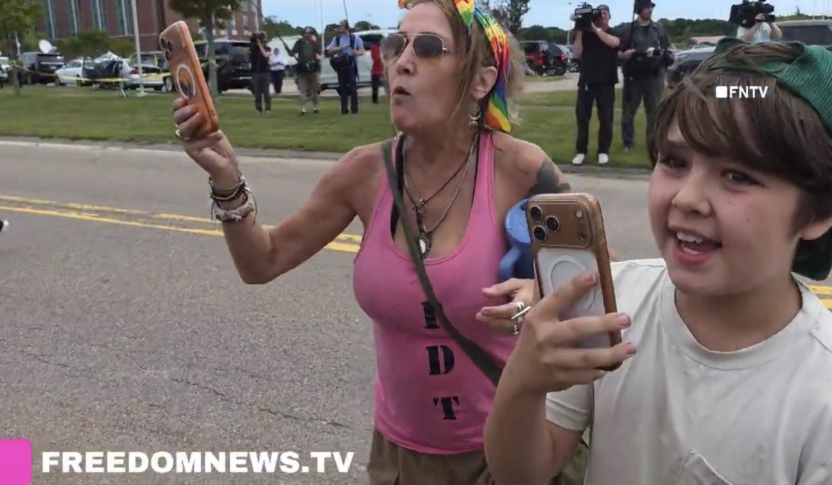DoctorTurtleboy's tweet photo. Anyone recognize this trash bag in pink? She brought her out of control truant child to a circus murder trial where the mom killed her kids and got the kid to yell “Patrick killed the kids”. I’d like to use my platform to publicly shame his mother relentlessly for being a worse mother than Lindsay Clancy.