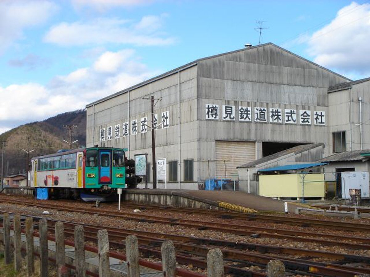 kiyo00843's tweet photo. @Tsutomu_Konatsu 大垣に戻る時の接続待ちで本巣駅に降りた時に雰囲気が良かったです
見学はむさしの号さんみたいにイベントを狙わないと無理ですかね(名札欲しい)
ので夜に浮かぶこの車庫をホームから見てハアハアした後駅の窓口で西の高尾駅のキーホルダーを購入

あとは茶道体験ツアーとか
https://t.co/JXeHEFbrGE https://t.co/IKRuDWPsEo
