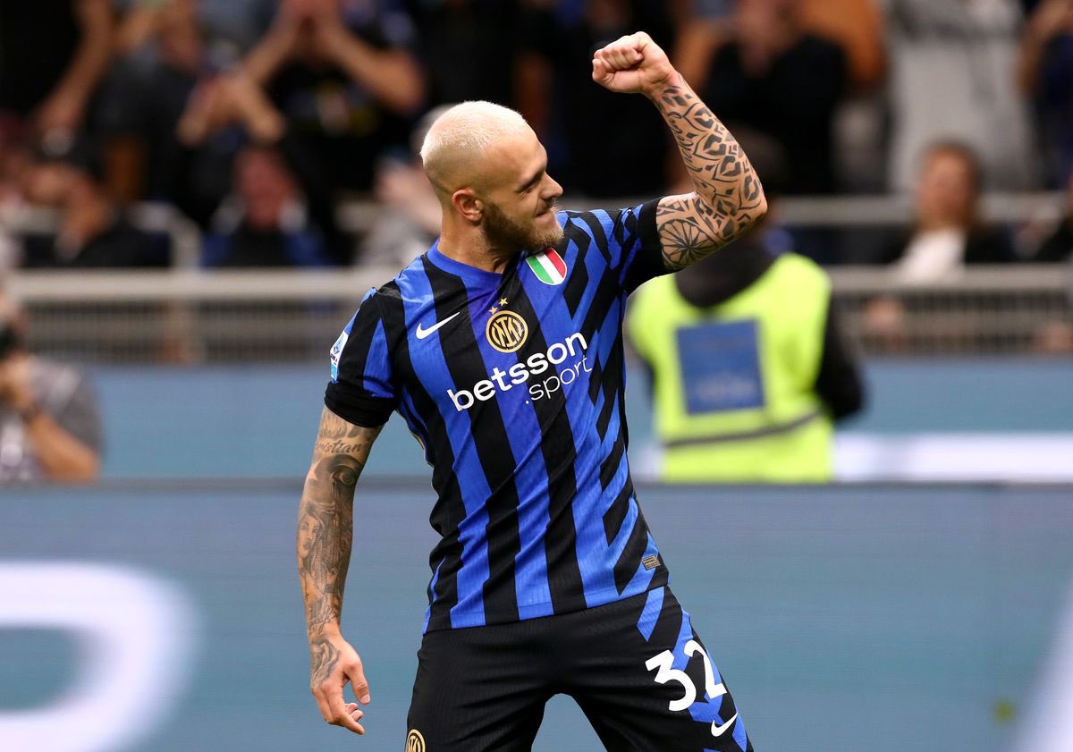 FabrizioRomano's tweet photo. 🚨⚫️🔵 Federico Dimarco: “We didn’t talk about new deal at Inter yet, I was expecting that to happen after last season… but we will discuss soon”, told Sky. https://t.co/UcWKuutKQ9