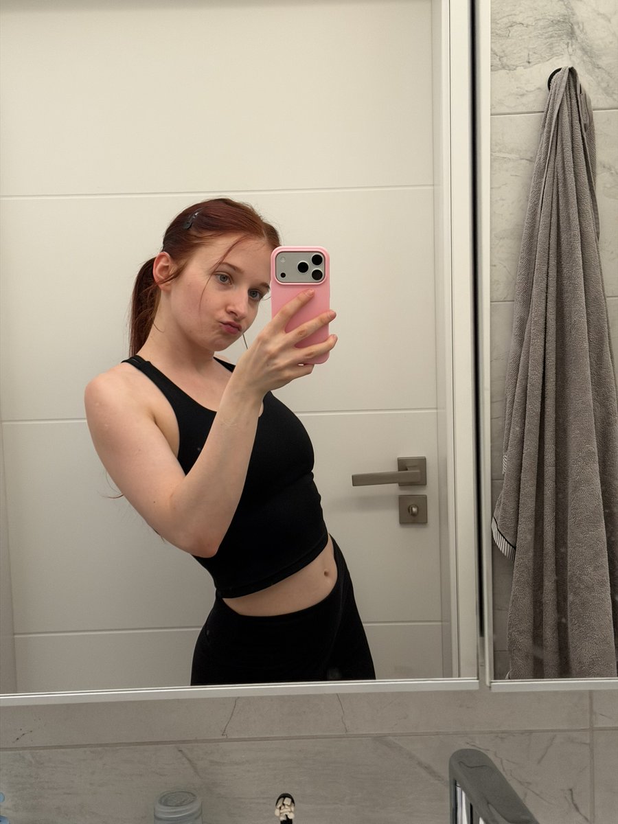 LadyMononokeUwU's tweet photo. Chyba wracam do nagrywania (też vlogów), trochę opowiem o moim życiu. Obserwujcie instacza, niedlugo będę prosić o pytanka. https://t.co/TyLAsf6lU2
