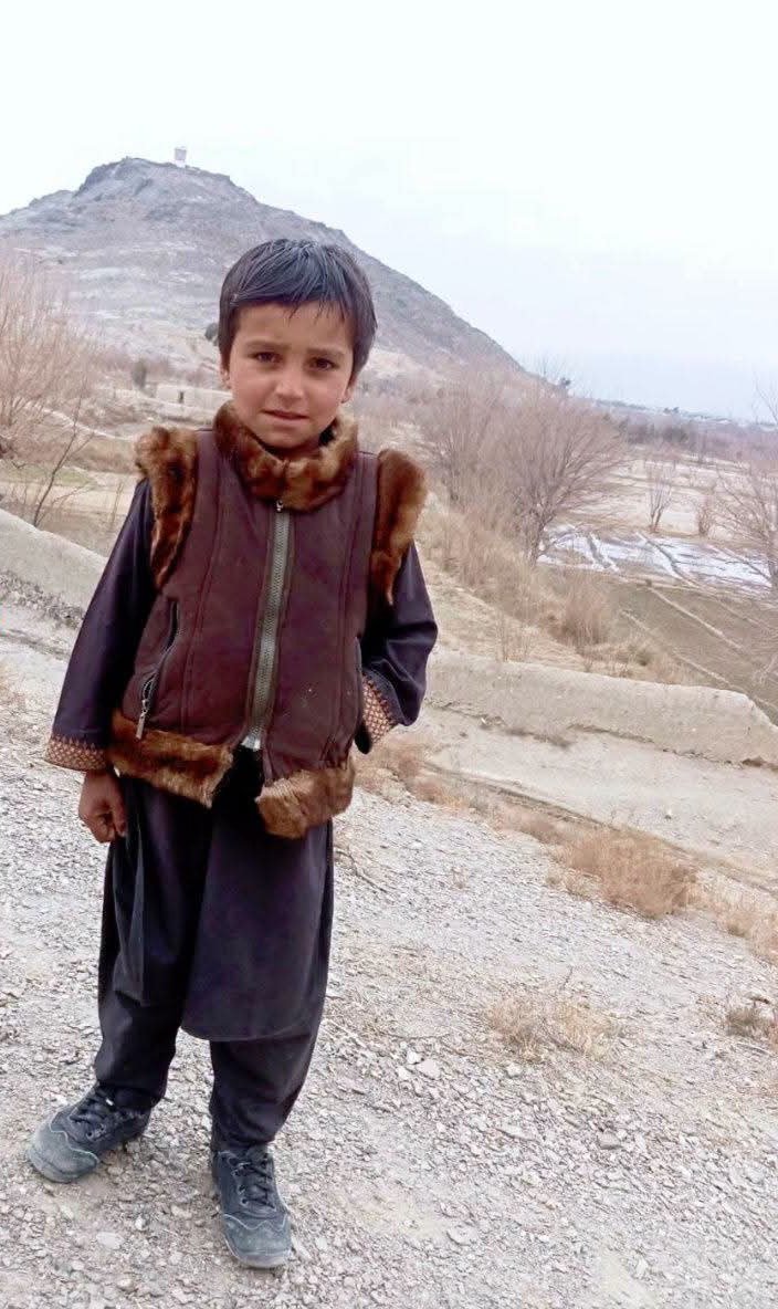 AhsanJunaidAJ's tweet photo. Two minor children injured in a reported drone operation have died during treatment at a hospital in Dera Ismail Khan, according to reports. Another young girl remains under treatment.
#DeraIsmailKhan #KPUpdates #DroneStrike #Pakistan https://t.co/oIqAdLnkFs