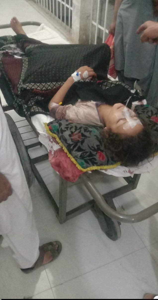 AhsanJunaidAJ's tweet photo. Two minor children injured in a reported drone operation have died during treatment at a hospital in Dera Ismail Khan, according to reports. Another young girl remains under treatment.
#DeraIsmailKhan #KPUpdates #DroneStrike #Pakistan https://t.co/oIqAdLnkFs