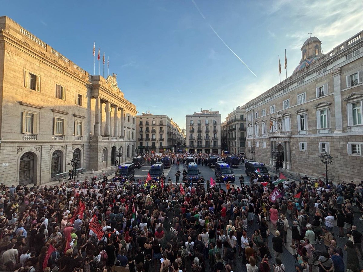 OJS_CAT's tweet photo. 🔴 || Contra el racisme, unitat de classe!

Avui hem sortit a diferents ciutats contra el racisme i el feixisme.

I el 10S i 11S plantem cara a l’extrema dreta i el feixisme! https://t.co/DWt2qCaJo2