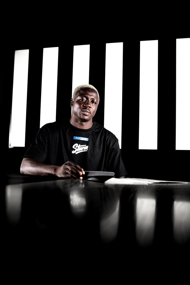 SKSturm's tweet photo. Neue Power für unseren Angriff – herzlich willkommen in Graz, Oumar #Diakité! ✍🔥 #sturmgraz #inundaut https://t.co/rD73X6uwEi
