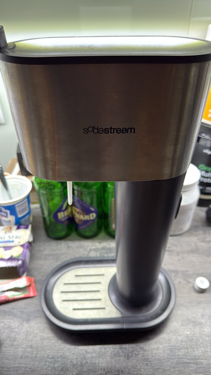 ykcotop's tweet photo. @martin_velisek @vojtapetrasek Jo, a ještě k tomu podpultovka 🤪
Chválím!
Dlouho jsem ji neviděl. My jedeme v tom streamu, ehm soda streamu. Ale zato old provedení.
Ale ze bych se koukl někde po klasice?🤔 https://t.co/BU8iP0WUJo