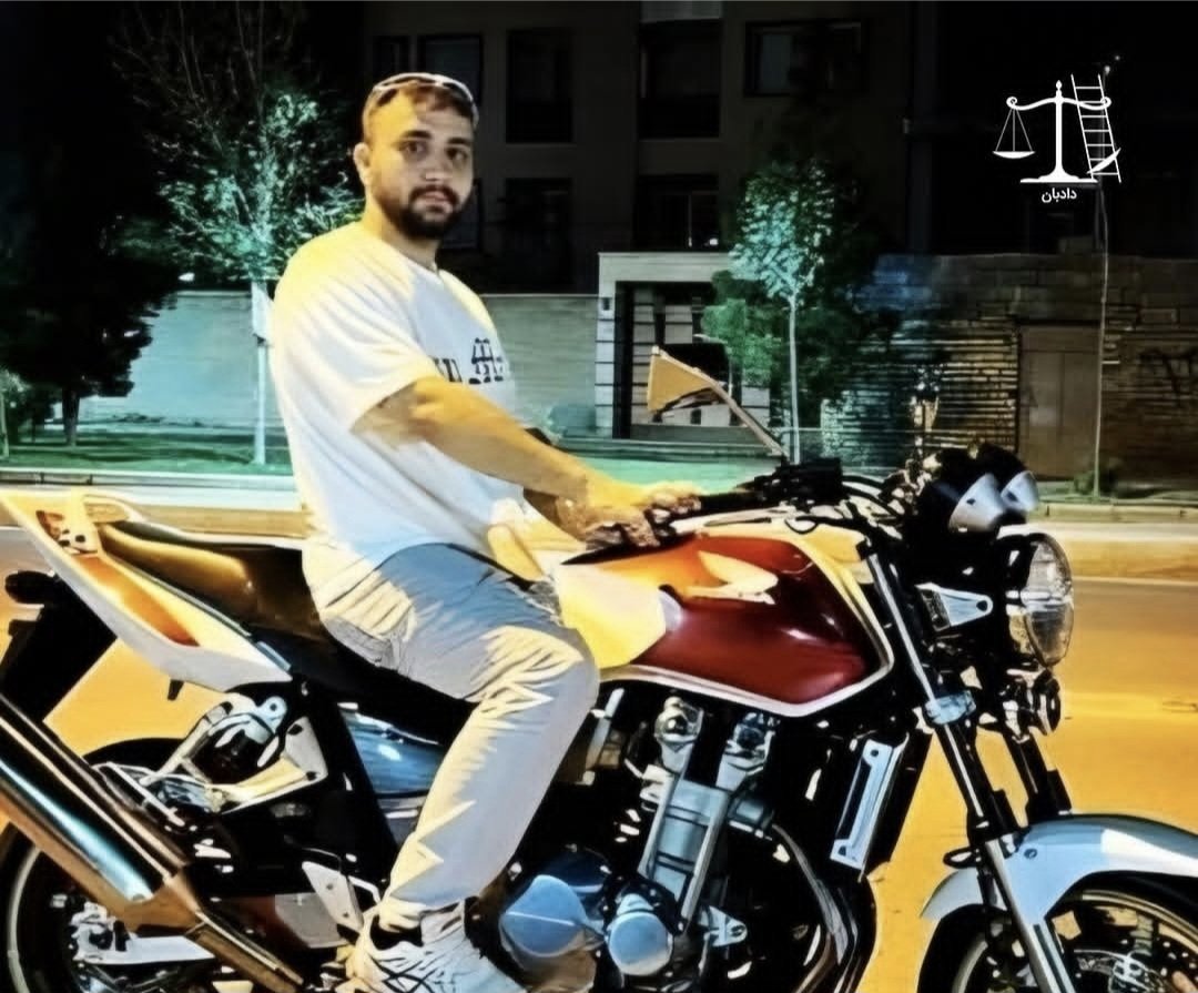 jananpanah's tweet photo. "همه جان های گرفته شده"
بر گردن رژیم اسلامی است 
رد اعاده دادرسی علیرضا سپاهی  بدون 
تشکیل جلسه  ، 
پرونده ب��ای اجرای حکم اعدام ارسال شد ، 
#علیرضا_سپاهی https://t.co/QZV7FEDSea