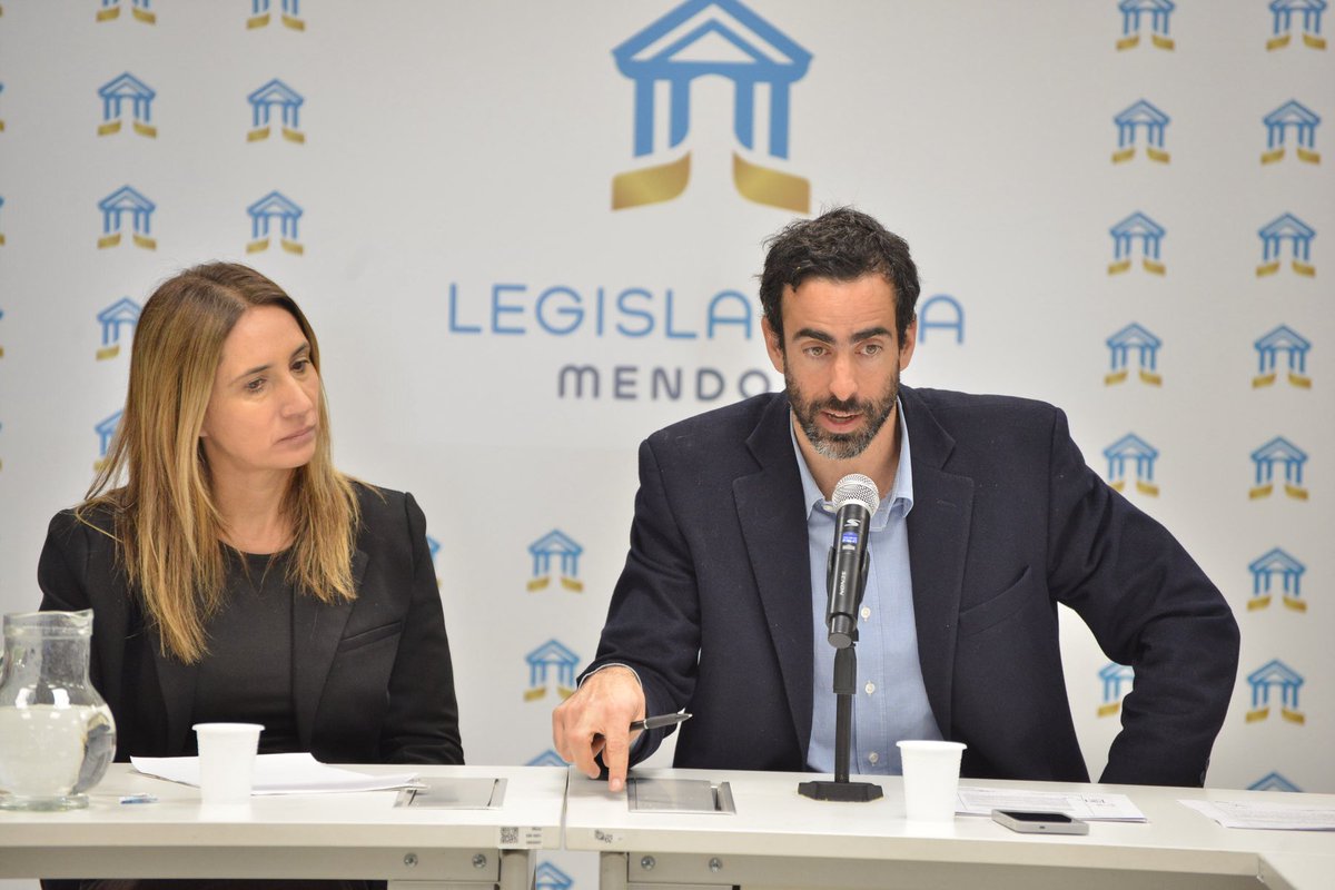 SenadoresM's tweet photo. Fayad explicó en el Senado cómo Mendoza recuperará más de $121.000 millones

Dio detalles sobre el acuerdo entre Mendoza y Nación, que permitirá compensar deudas entre ambas jurisdicciones y recuperar fondos que le correspondían a la provincia. https://t.co/JN1VPGOfJs