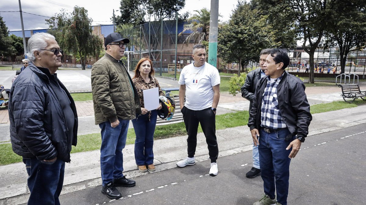 ConcejalRuben's tweet photo. Nos vamos con compromisos concretos y la tarea de hacer seguimiento ante la Alcaldía Local, el @IDRD y el @AcueductoBogota para que estas solicitudes no se queden en palabras.

#ElConcejalDeTodos #PuenteAranda #LaPonderosa #Bogotá https://t.co/1ley8hiEkb