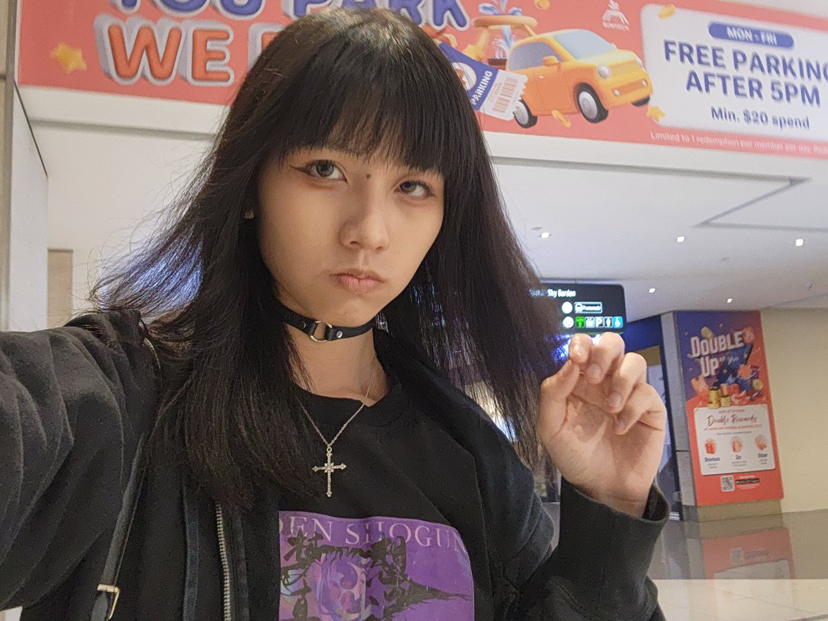 AmJellyCar's tweet photo. ya'll ever just look at a pretty girl and wonder if you wanna date her or be her >.< https://t.co/AfqOfB6EjR