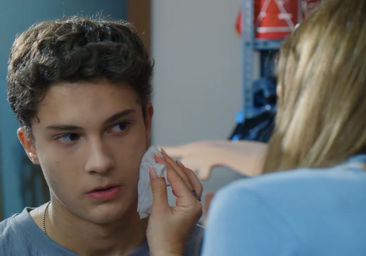 onlyhazall's tweet photo. onların birbirlerine olan protective bf gf coded love languagelerin inanılmaz safe hissettirmesi 

#Daha17 #ArLey https://t.co/ZJnHtZ7OmR