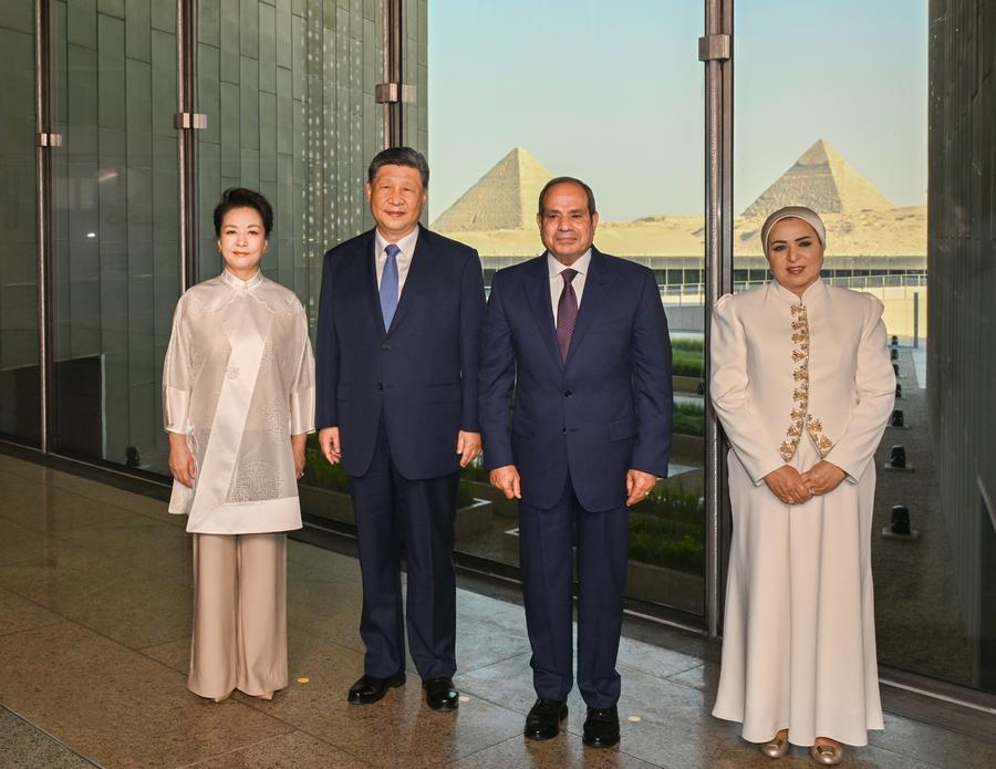 XHNews's tweet photo. Chinese President Xi Jinping and his wife, Peng Liyuan, visited on Wednesday the Grand Egyptian Museum accompanied by Egyptian President Abdel Fattah El-Sisi and his wife. https://t.co/7qTSMHjDOd https://t.co/VJDnUUi0ew
