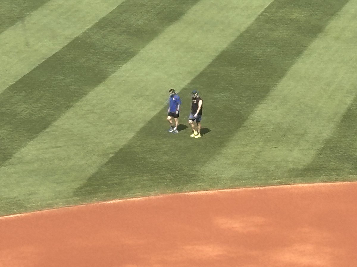JesseRogersESPN's tweet photo. Every single day Seiya Suzuki is out here 4 hours or more before game time. Even when it’s 95 degrees, like today. Next, he’ll throw for a bit. Finally, after months of this I asked him why. His answer? “I’m old.” Meaning he needs to loosen up. Yep, can relate Seiya. https://t.co/qxRZXW7A4i