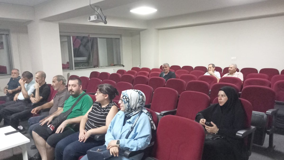 AK_Fevzi_Cakmak's tweet photo. Fevzi çakmak mahallesi 1.bölge olarak haftalık olağan toplantımızı mahalle başkanımız @fikret_san43326 başkanlığında ve ilçe başkan yardımcımız @ZehraGuveli katılımıyla gerçekleştirdik, katılım yapan arkadaşlara teşekkürler.hayırlara vesile olsun
@emrullaherkuss
@oktayilmaz18 https://t.co/nwUXVwjUFB