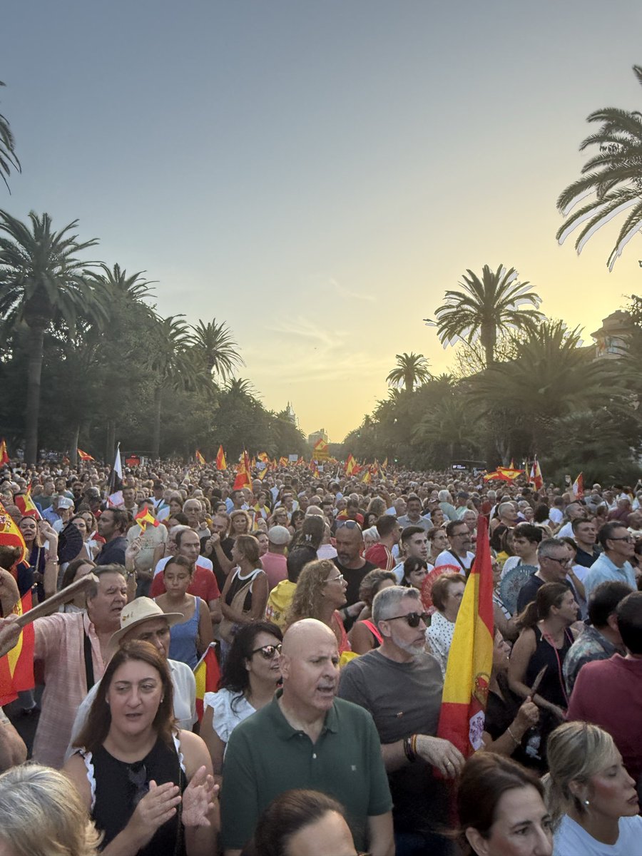 jose_caro8's tweet photo. @visegrad24 @Piskeante00 En toda España! Málaga: https://t.co/bttyGjABaq