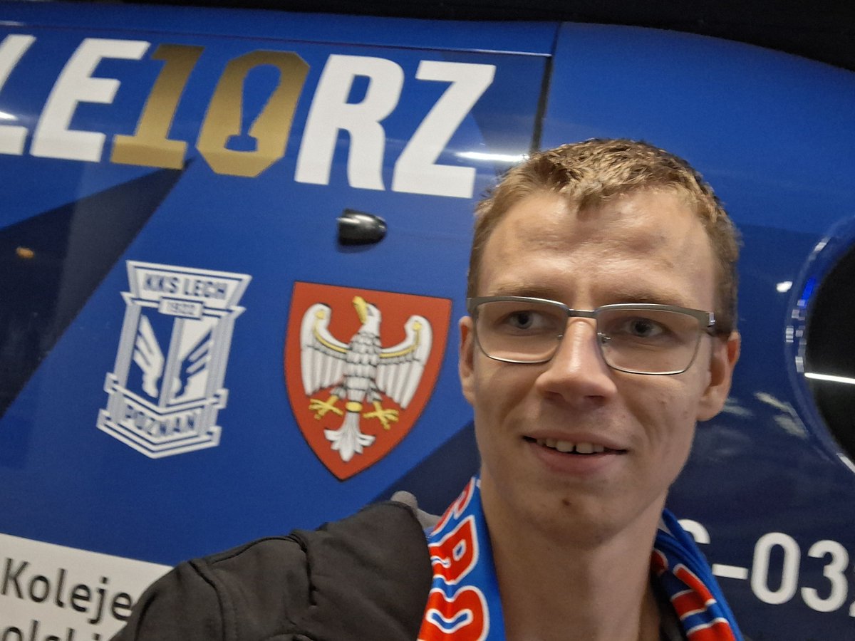 games_piciu's tweet photo. @radek_laudanski @radek_laudanski byłem na tym meczu, a najlepsze jest to, że trafił mi się mistrzowski powrót do domu w Swarzędzu🚂💙🤍⭐️🔥 https://t.co/zxLN8YvcRH
