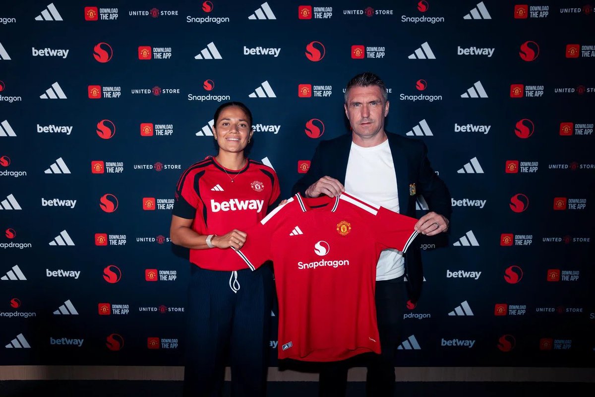 bruhdz8's tweet photo. ¡PRESENTADA! ✅

Así presentó el @ManUtdWomen a Rebeca Bernal tras su paso por la NWSL con el @WashSpirit 🇲🇽🛡️ https://t.co/IKfLCiJYnQ